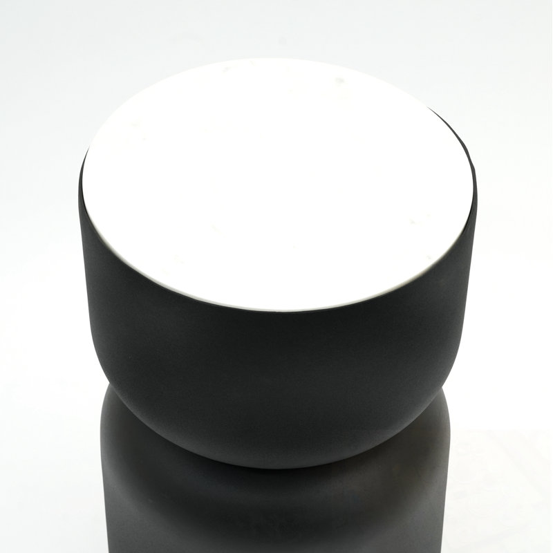 Table d'appoint moderne avec plateau en marbre et structure en métal