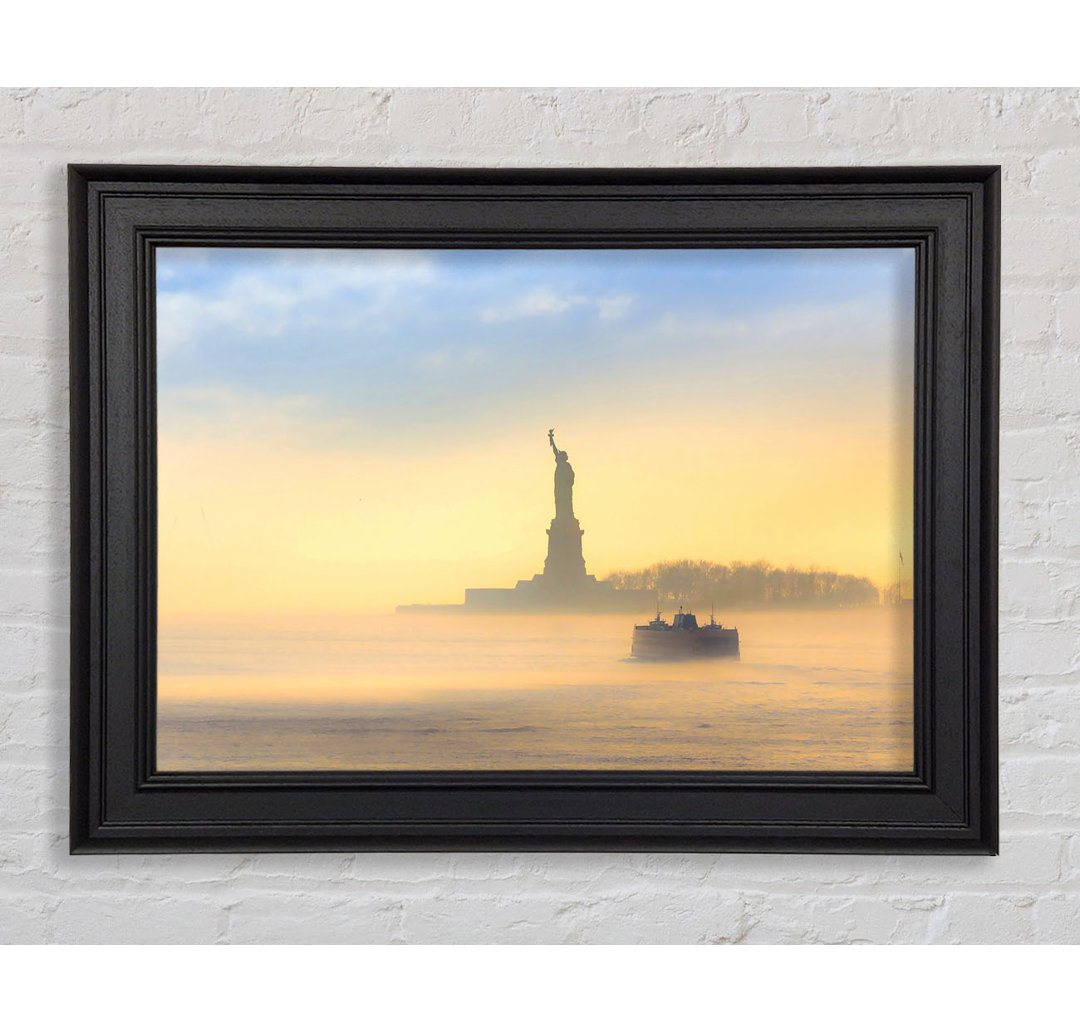 Gerahmtes Leinwandbild Mist Over The Statue Of Liberty