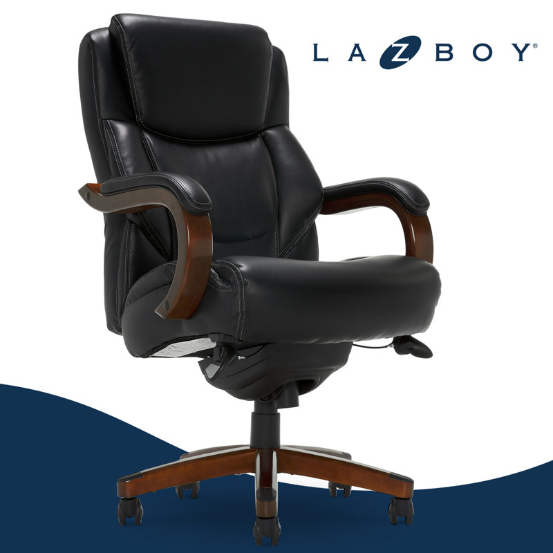 Grand et grand fauteuil de bureau La-Z-Boy Delano, dossier lombaire ergonomique à dossier moyen avec coussin pour le corps, coussin en mousse à mémoire de forme ComfortCore®, accoudoirs en bois d'acajou et base pivotante, cuir reconstitué