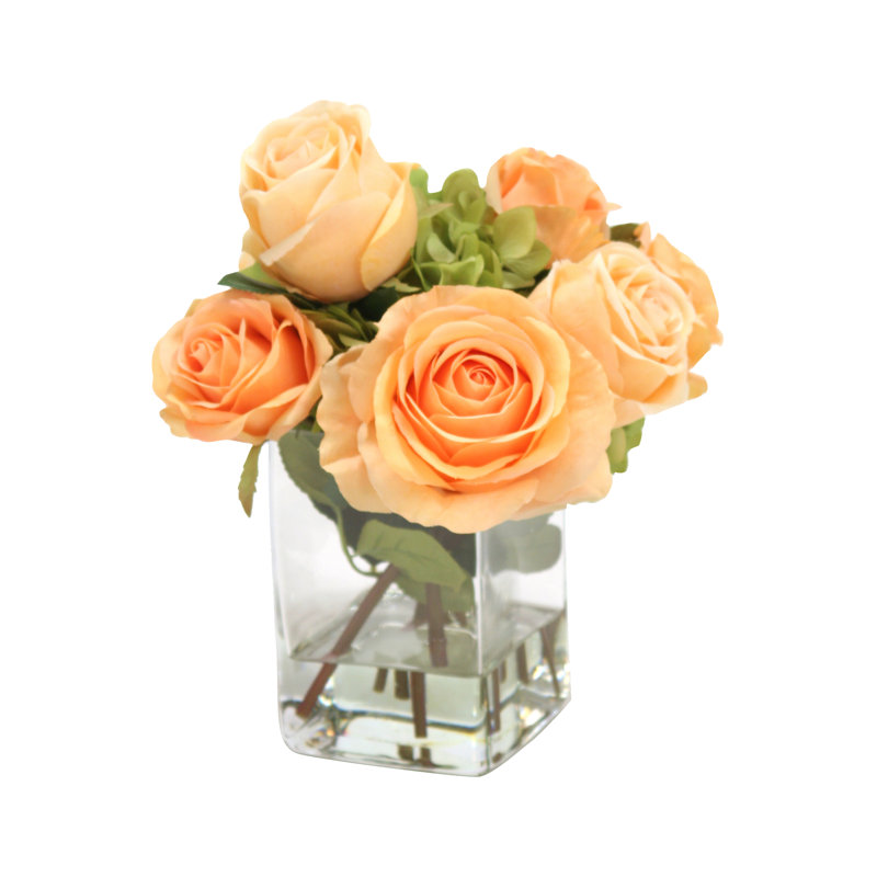 Ensemble de hortensia floral en soie et roses dans un vase en verre