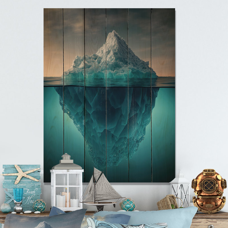 Iceberg moitié sous la surface de l'eau I - art mural bois côtier - bois de pin naturel, L 12 po x H 20 po