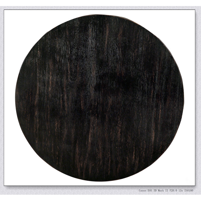 Table basse ronde de style transitionnel au fini noir antique avec tablette de rangement supplémentaire et pieds au design complexe