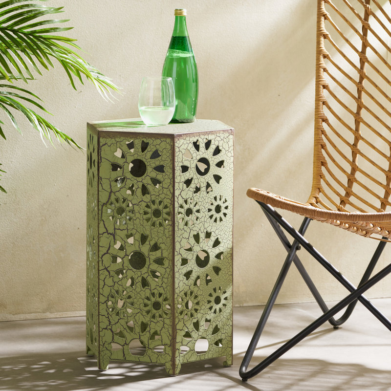 Table d'appoint en fer pour patio, craquelée - l 14,45 po x l 14,45 po x H 21,76 po, conception découpée, table légère avec style
