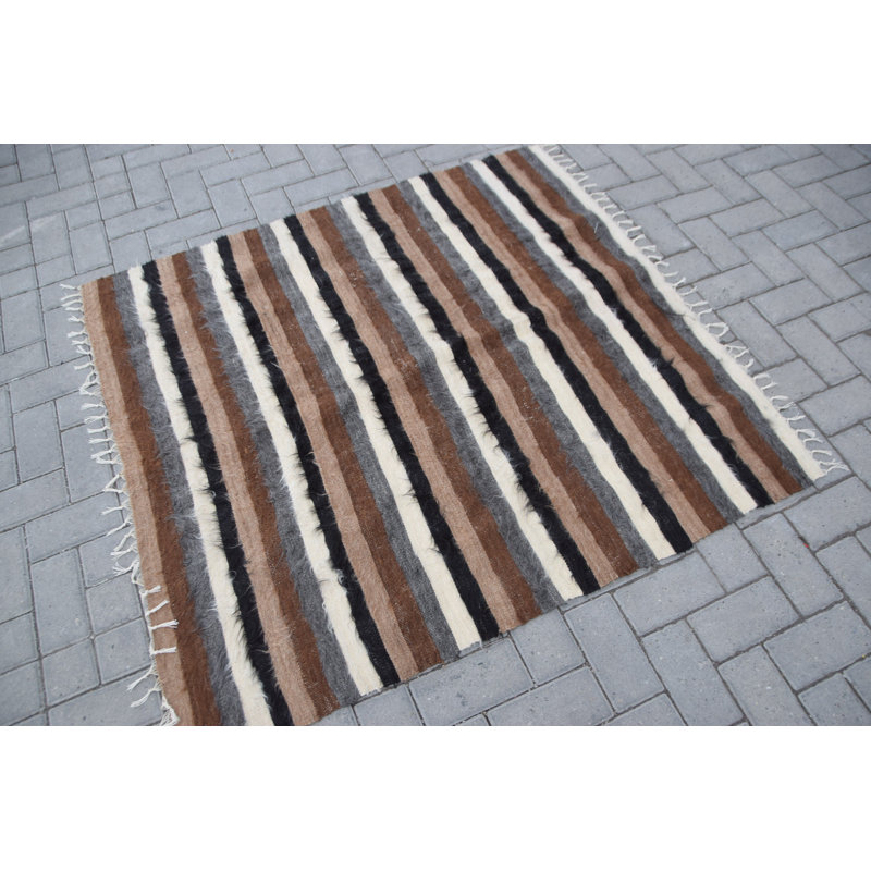 Tapis turc fait à la main avec motif rayé terreux dans des tons bruns neutres