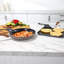Ensemble de poêles à frire et de plaques carrées en aluminium noir 4 pièces avec poignée aspect bois et ustensiles de cuisine Talavera