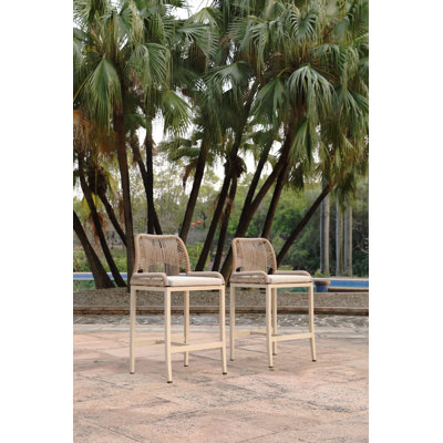 Ensemble de 2 tabourets de bar à hauteur de comptoir, corde torsadée tissée à la main deux tons jaune et jaune clair, structure en aluminium blanc crème avec coussins imperméables ivoire, chaises hautes d'extérieur pour l'extérieur