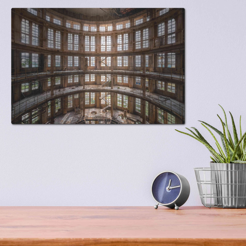 «Industrial Tower» par Roman Robroek, H 12 po x l 16 po
