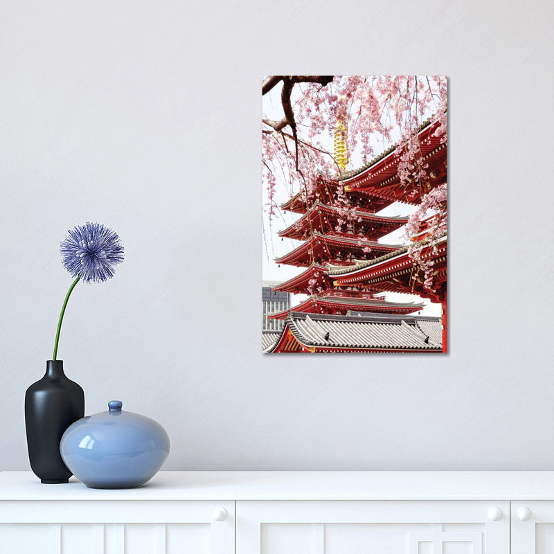 "Senso-ji Pagoda IV" par Philippe Hugonnard - Photographie sur toile tendue, H 18 po x l 12 po x 1,5 po