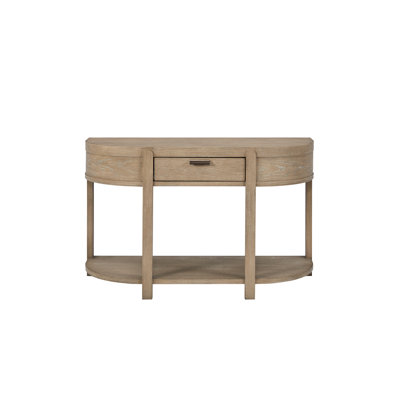 Console incurvée de couleur caramel avec un tiroir à fermeture en douceur, un bord avant arrondi et des côtés effilés, une tablette ouverte pour 48,5 tables de salon avec une silhouette gracieuse et des clés de tiroir fermées.