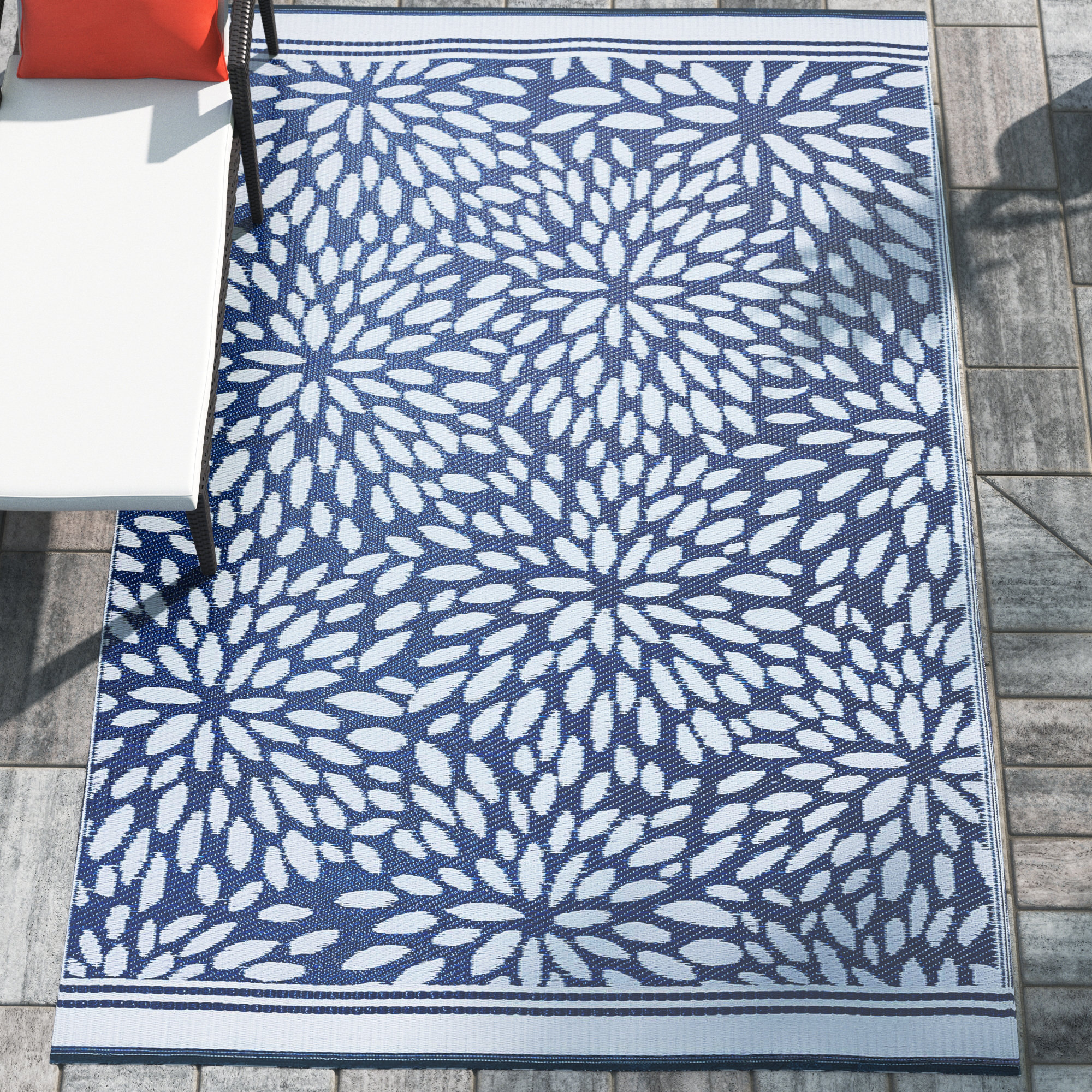 Winston Porter Trentin Floral Indoor / Outdoor Rug & Reviews | Wayfair