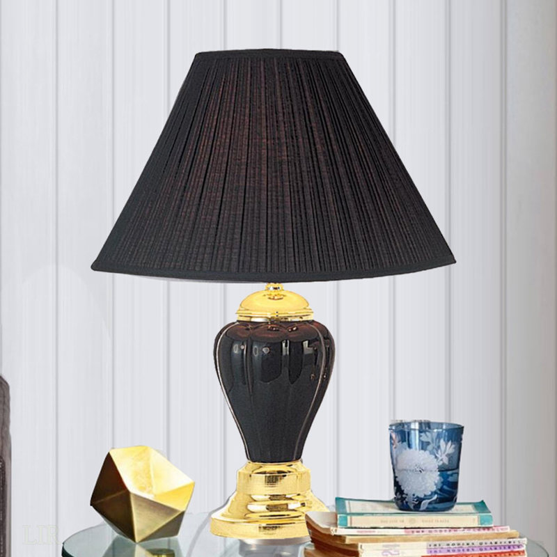 Lampe de table haute 27 po en céramique, en forme d'urne, abat-jour en lin, Doré, Noir
