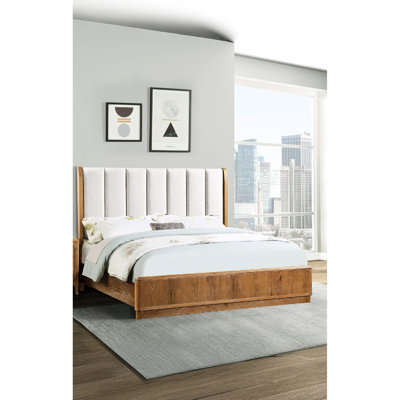 Grand lit contemporain avec revêtement en tissu et finition en bois naturel brun pour cadre de chambre tapissier