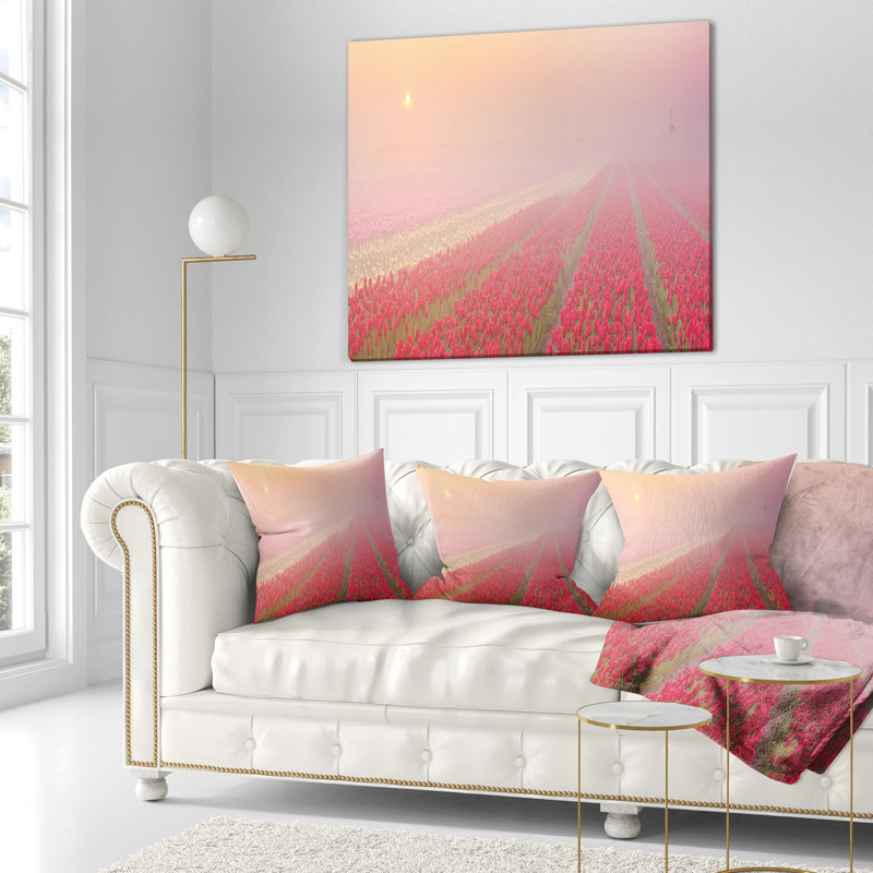 Coussin paysage à lever de soleil sur des rangées de tulipes, 16 po x 1 po, Coussin décoratif
