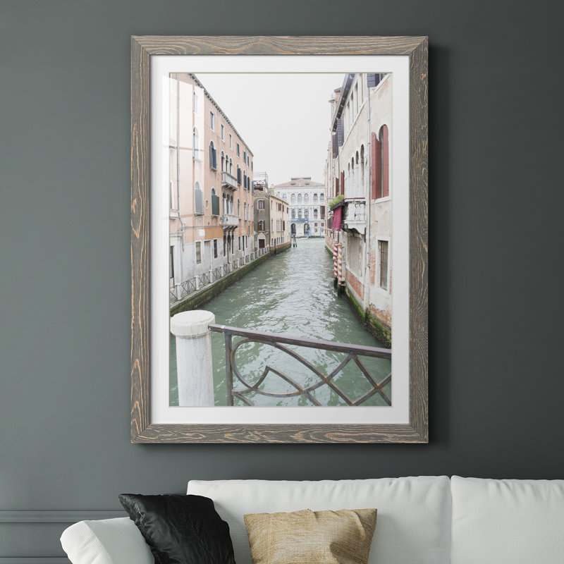 Venice Canal I - photographie avec cadre photo, H 31,5 po x l 23,5 po x P 1,5 po, Cadre en papier gris