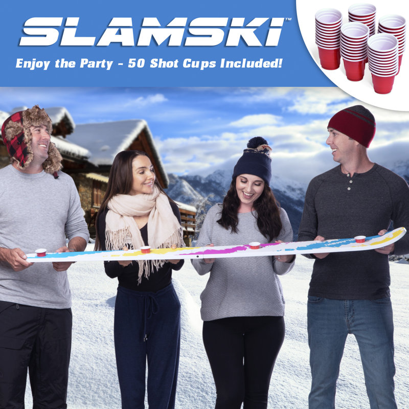 Slamski 4 personnes buvant du ski