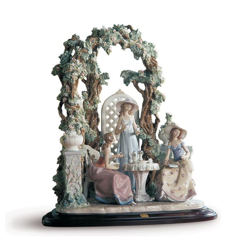 Tea in the Garden Women Statue