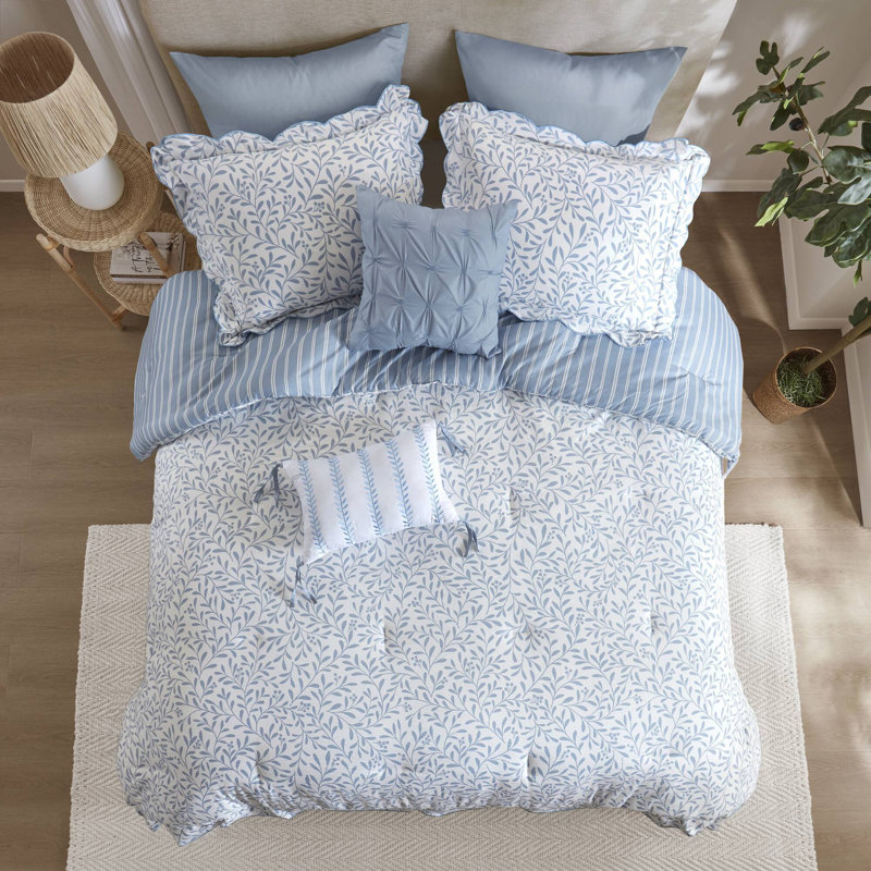 Ensemble de literie confortable en polyester pour grand lit, style chambre à coucher moderne
