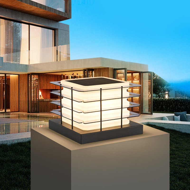 Éclairage de capuchon de poteau de clôture avec lumière DEL à énergie solaire intégrée