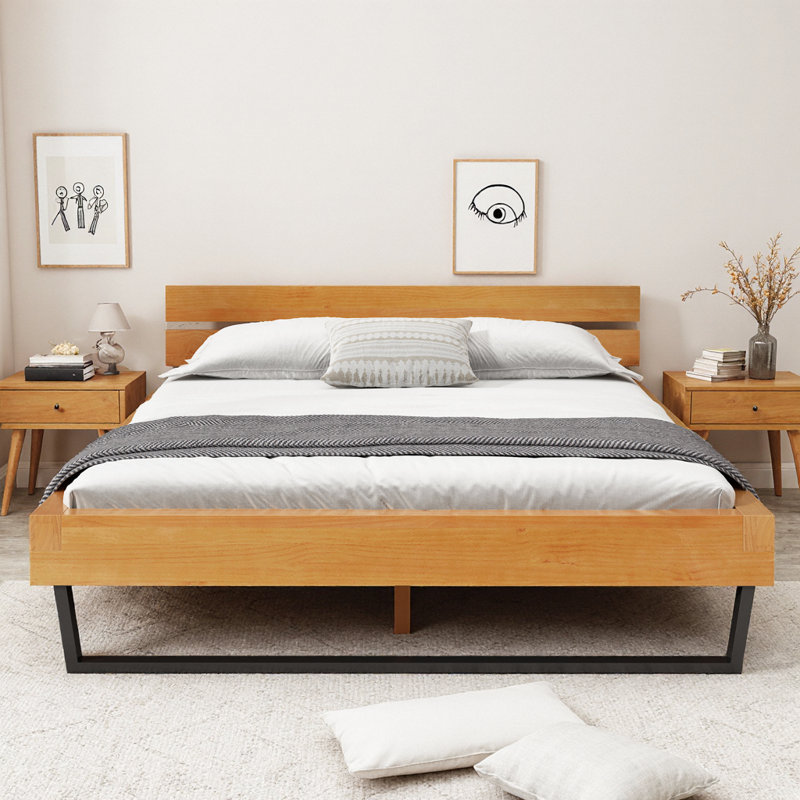 Le pin naturel rencontre l'acier noir mat, le cadre industriel chic et le matelas de 7 po, Grand lit