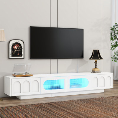 Meuble télé avec portes en verre trempé cannelé, console multimédia fonctionnelle, centre de divertissement avec lumière DEL contrôlée par une application