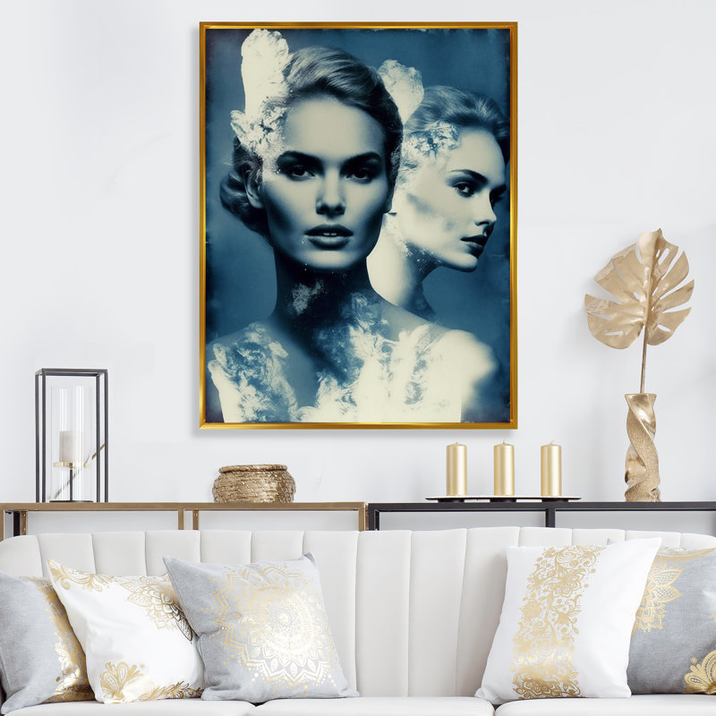 Chayil modèles double exposition en bleu rétro II sur toile, H 20 po x l 12 po x P 1 po, Cadre flottant doré