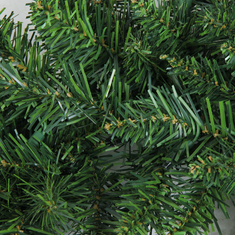 Couronne de Noël artificielle Buffalo Fir - non éclairée, H 24 po x l 24 po x P 4 po