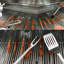 Accessoires pour barbecue en acier inoxydable - Spatule à bord dentelé, brosse, pinces verrouillables pour griller les outils robustes, spatule, morceaux de viande copieux