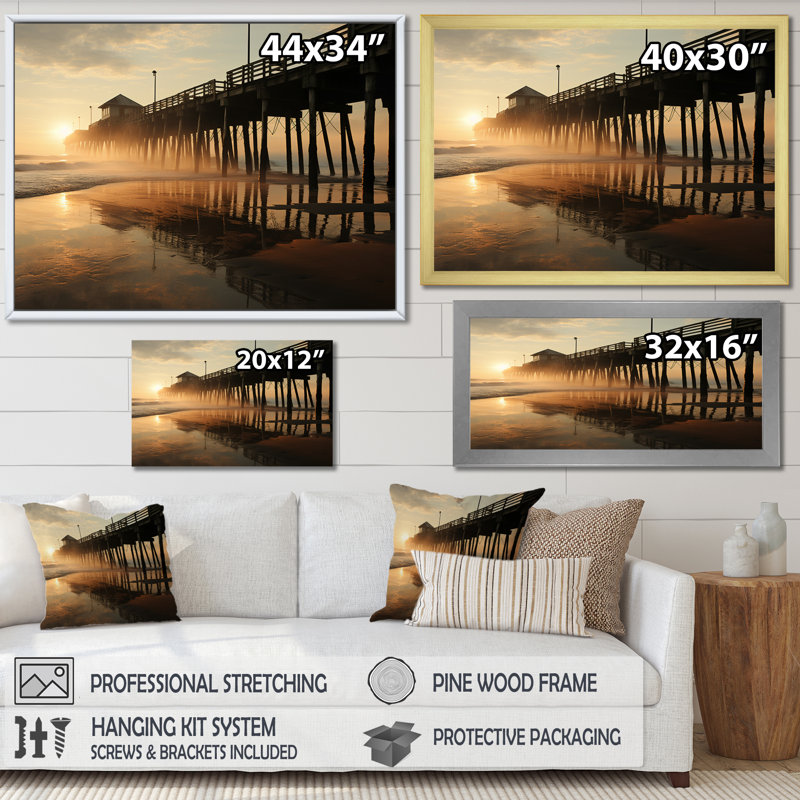 Beach Beach Pier Reflections IX - reproduction, Cadre doré à une seule photo, H 30 po x l 40 po x P 1,5 po