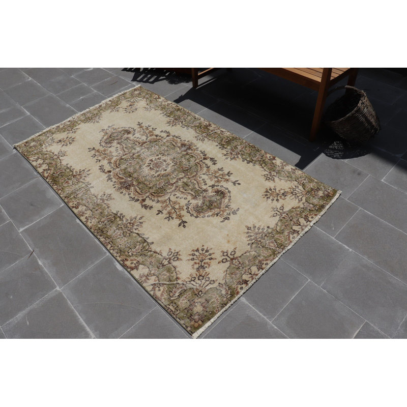Tapis turc authentique authentique avec des motifs complexes pour la décoration intérieure