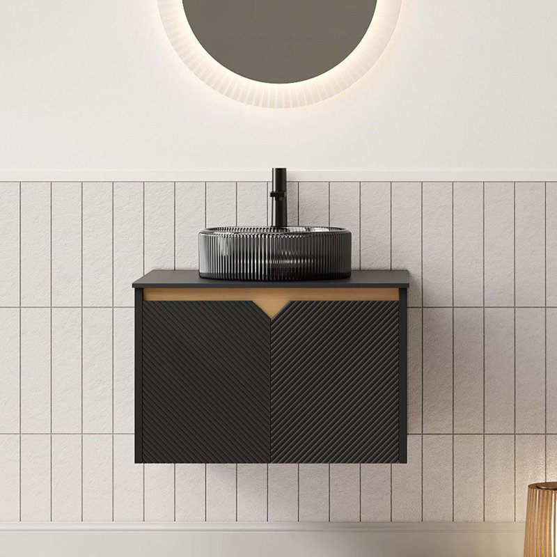 Meuble-lavabo mural en contreplaqué flottant avec portes décoratives et lavabo en verre transparent