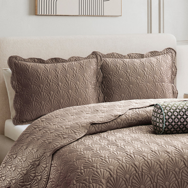 Deco Shells Quilt Set, King Quilt + 2 King Shams, Khaki