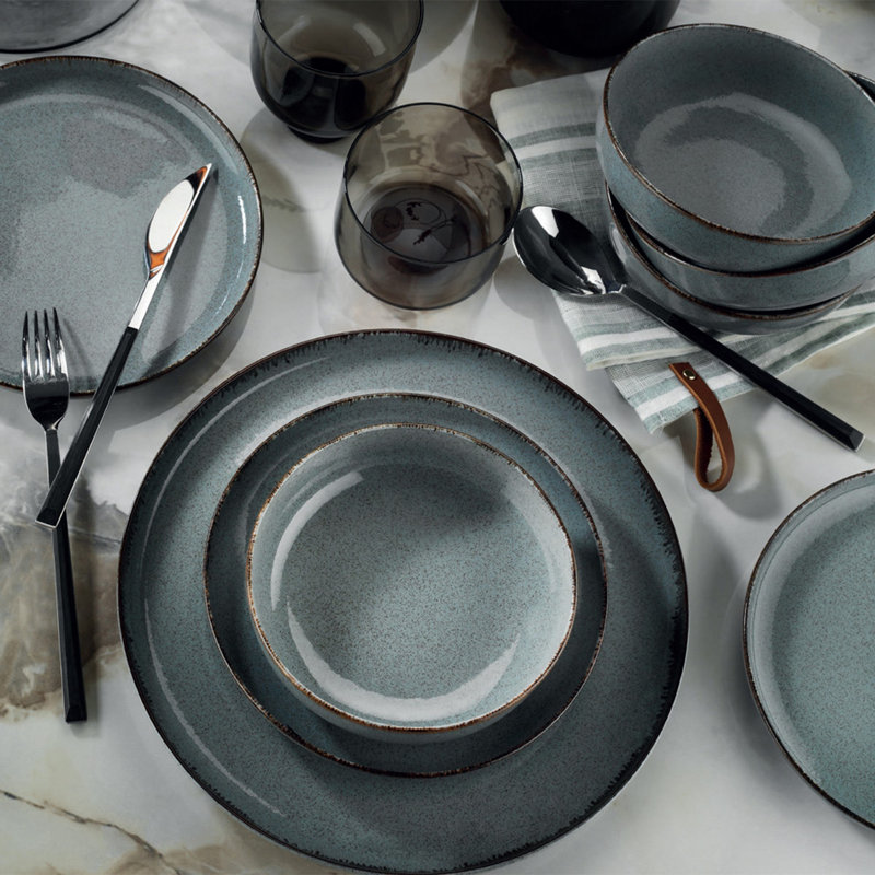 Ensemble de vaisselle élégant 18 pièces, 100% porcelaine, comprenant 6 assiettes de service (10,6 x 10,6 x 1 po), 6 assiettes à dîner (7,9 x 7,9 x 2 po), 6 assiettes à dessert (7,5 x 7,5 x 1 po) | Va au lave-vaisselle et au micro-ondes, belle couleur bleue
