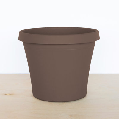 Terra Traditional Plastic Indoor/Outdoor Pot Planter