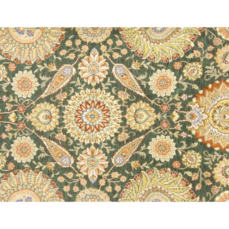 Tapis vert foncé de haute qualité noué à la main