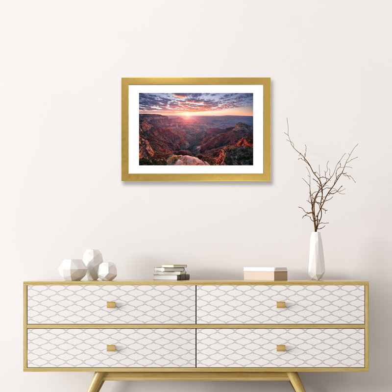 «The Grand Canyon» par Stefan Hefele - reproduction de photo, H 16 po x l 24 po x P 1 po, Papier encadré doré