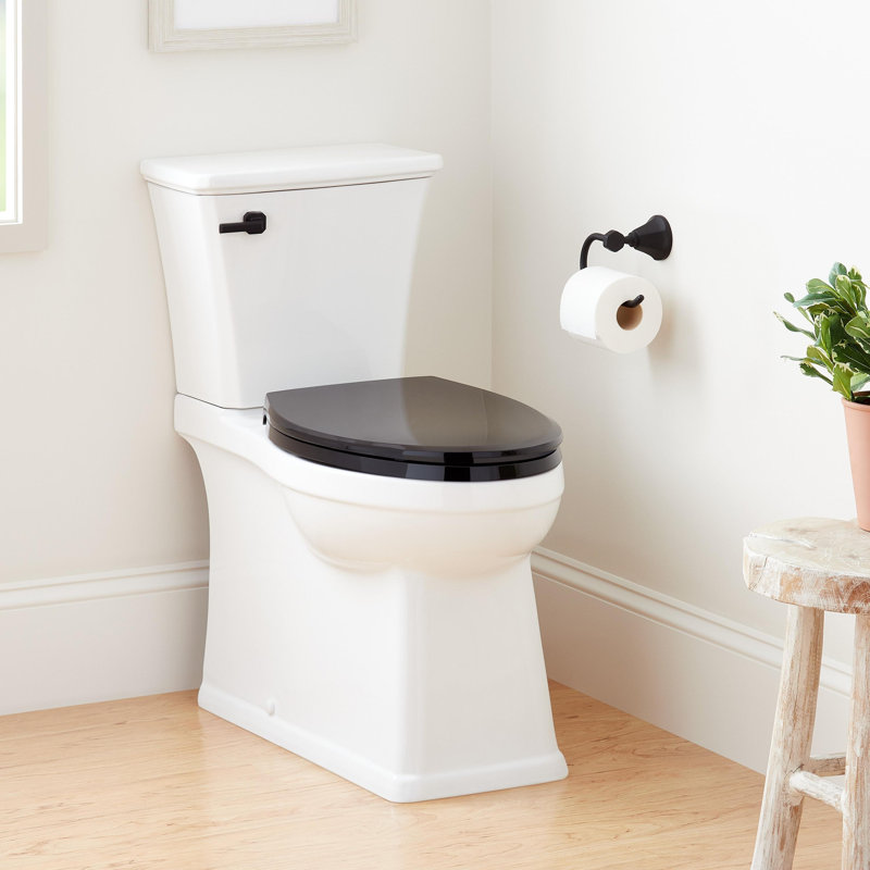 Toilette allongée deux pièces à jupe Benbrook 1,28 GPF, Noir / noir mat