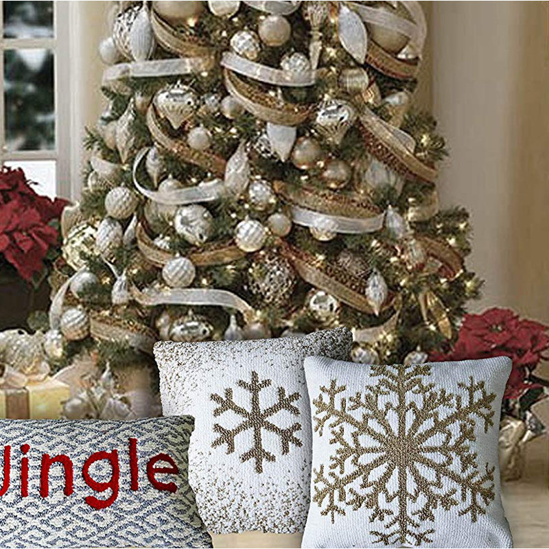 Munoz Snowflake Pillow Cover