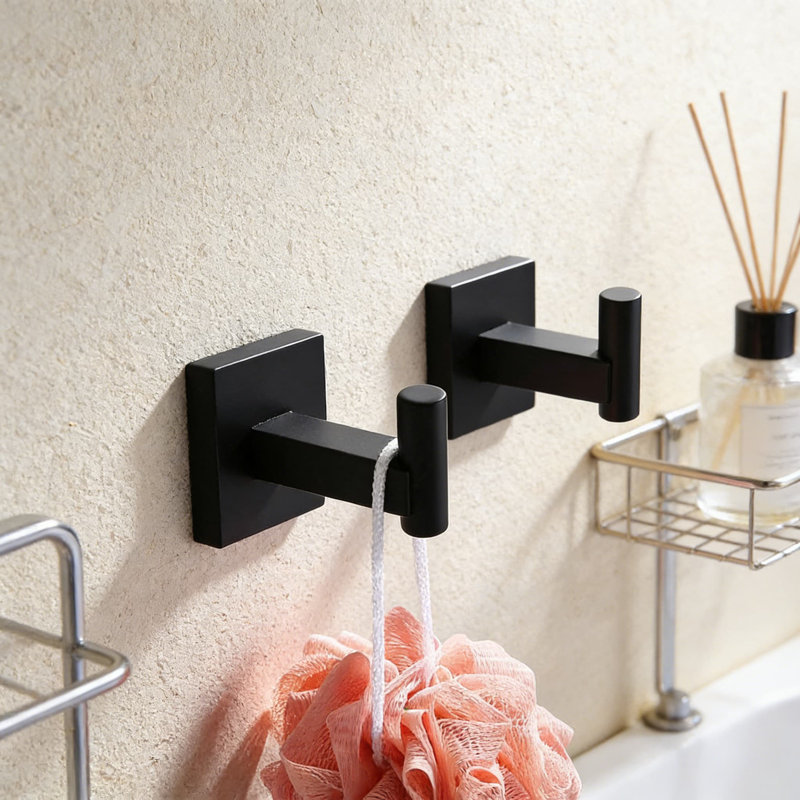 Ensemble de crochets à serviette noir mat, crochet mural pour manteau et peignoir en acier inoxydable SUS 304 pour salle de bain, cuisine et garage, conception carrée avec vis dissimulées (paquet de 4)