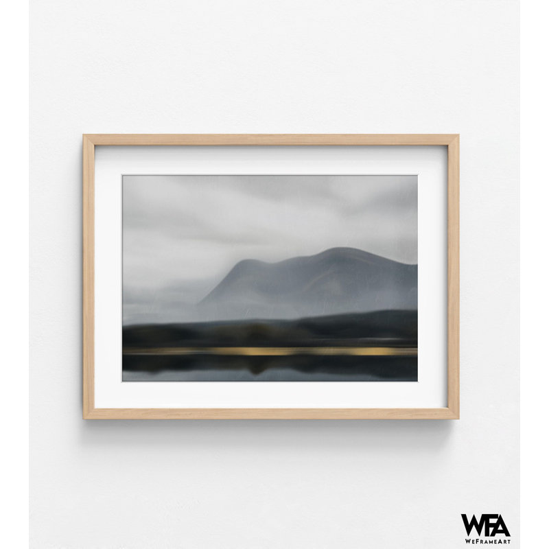 «See Through The Fog» par Mlli Villa, impression d'affiche brumeuse, idée de décor abstrait nostalgique inspirée d'un voyage sur la route dorée, art de salle de bain d'invité