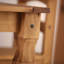Ensemble de ferme rustique en bois massif Beldane, 1 buffet, 2 portes, 5 tiroirs, 1 ensemble de salle à manger, 1 table et 4 chaises pour le salon et la cuisine