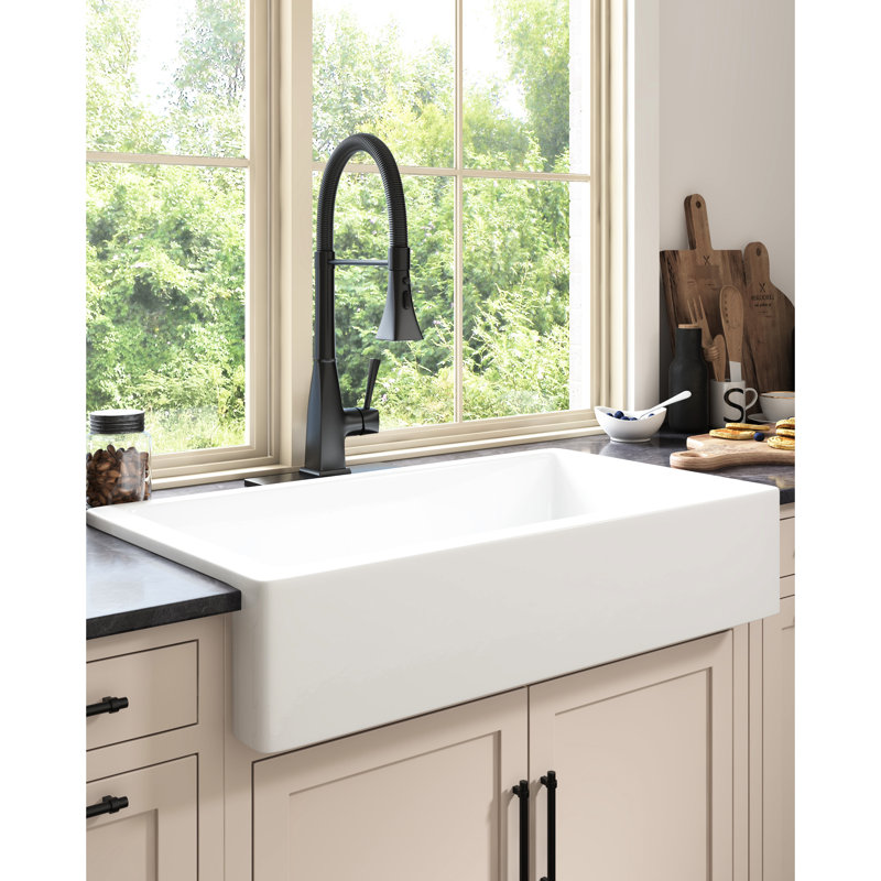 Robinet de cuisine rétractable noir mat, fabrication en acier inoxydable, revêtement antirouille, buse rotative à 360 ° pour une distribution pratique de l'eau, surface rouillée, utilisation par l'utilisateur