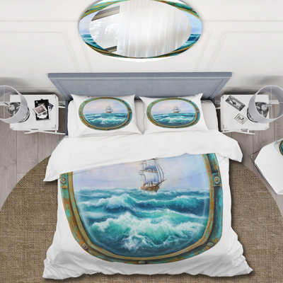Cabine de fenêtre montrant un bateau dans un océan orageux - Ensemble de housse de couette nautique - Polyester en microfibre