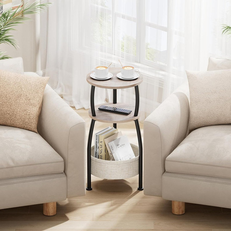 Table d'appoint avec panier de rangement, table de bout à 3 niveaux et petite table basse pour la chambre à coucher, le salon ou le jardin, 24 po de hauteur, finition grège