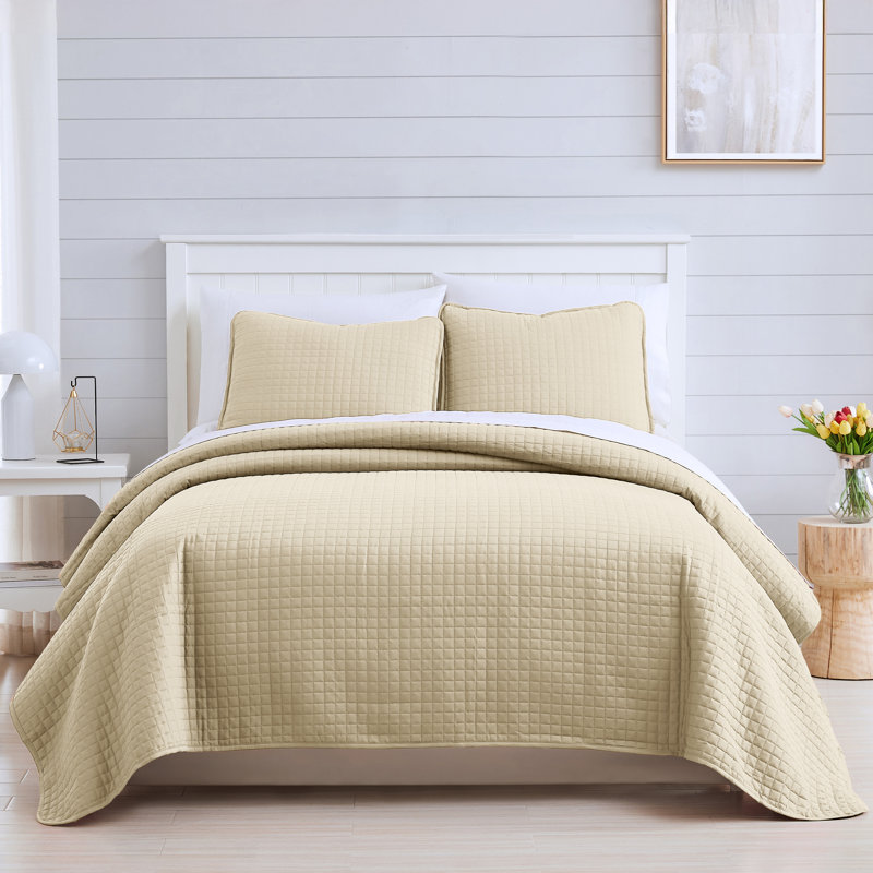 Southshore Fine Linens Vilano Oversized Quilt Set, Double-Brushed Microfiber Lightweight Quilted Bedding with Waffle Geometric Pattern and 2 King Pillow Shams, King/California King, Soft Sand