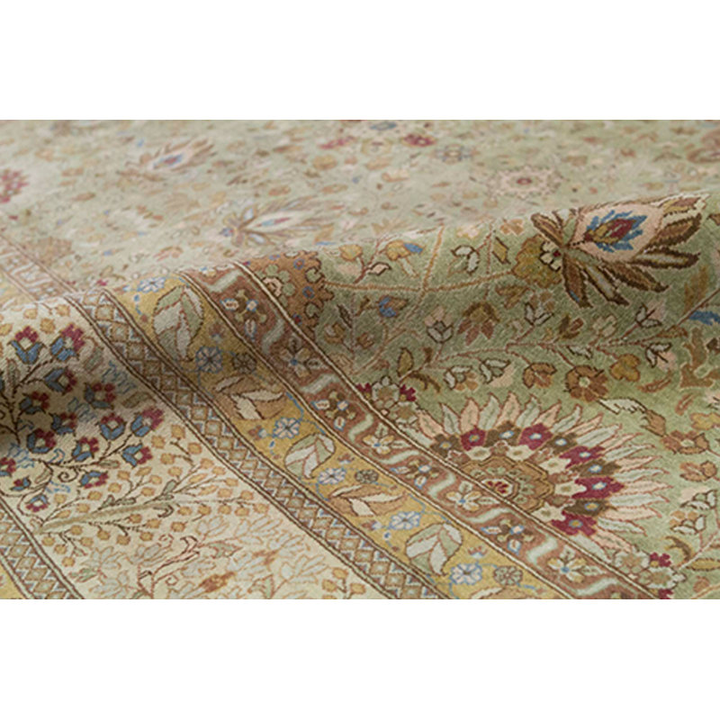 Tapis vert clair et ivoire noué à la main de haute qualité