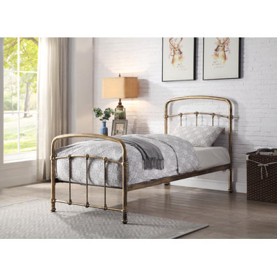 Alto Metal Bed