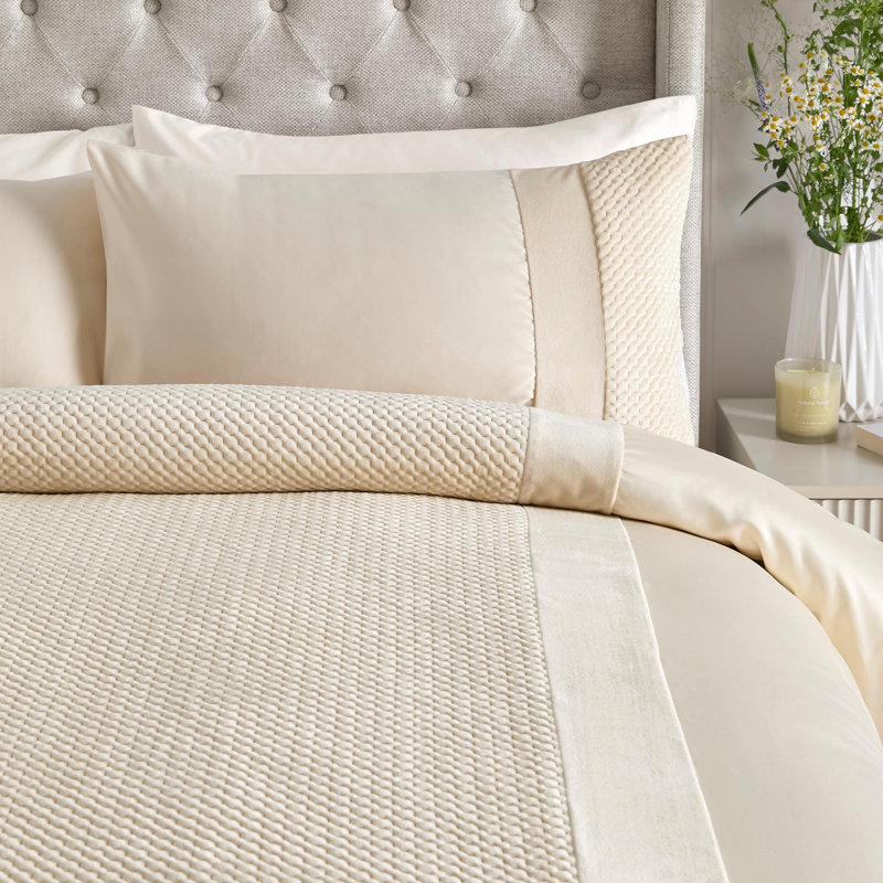 Iras Polyester No Pattern Duvet Cover Set with Pillowcases Included, Super King Duvet Cover Set + 2 Pillowcases