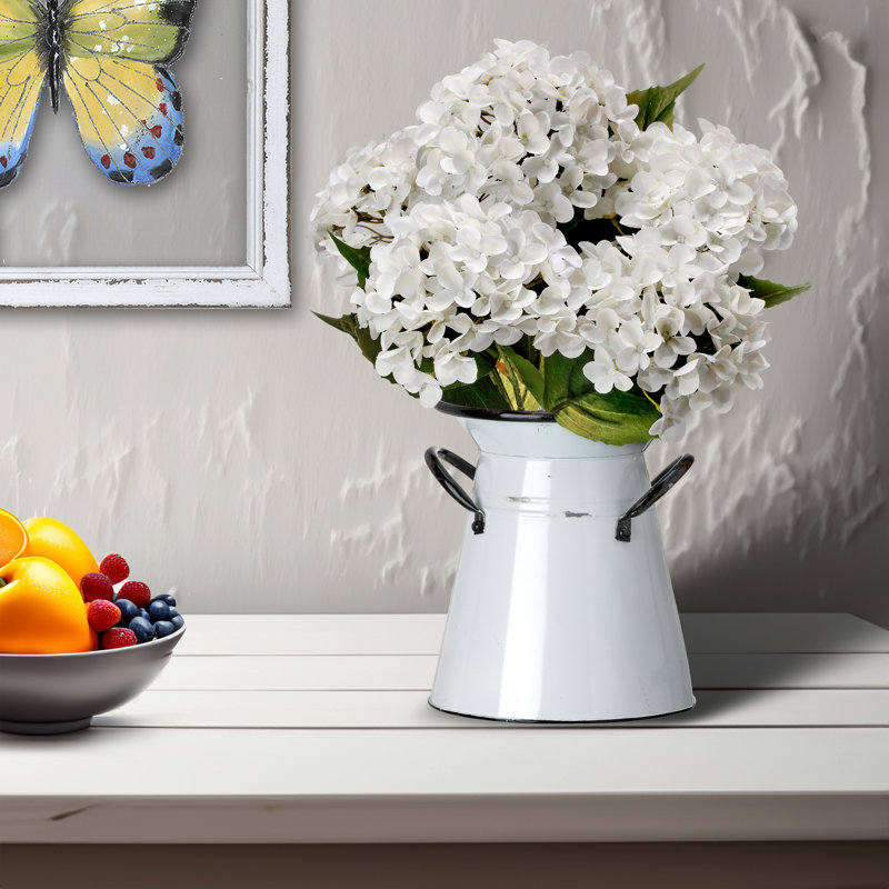 Arrangement d'hortensias, touche naturelle, Blanc