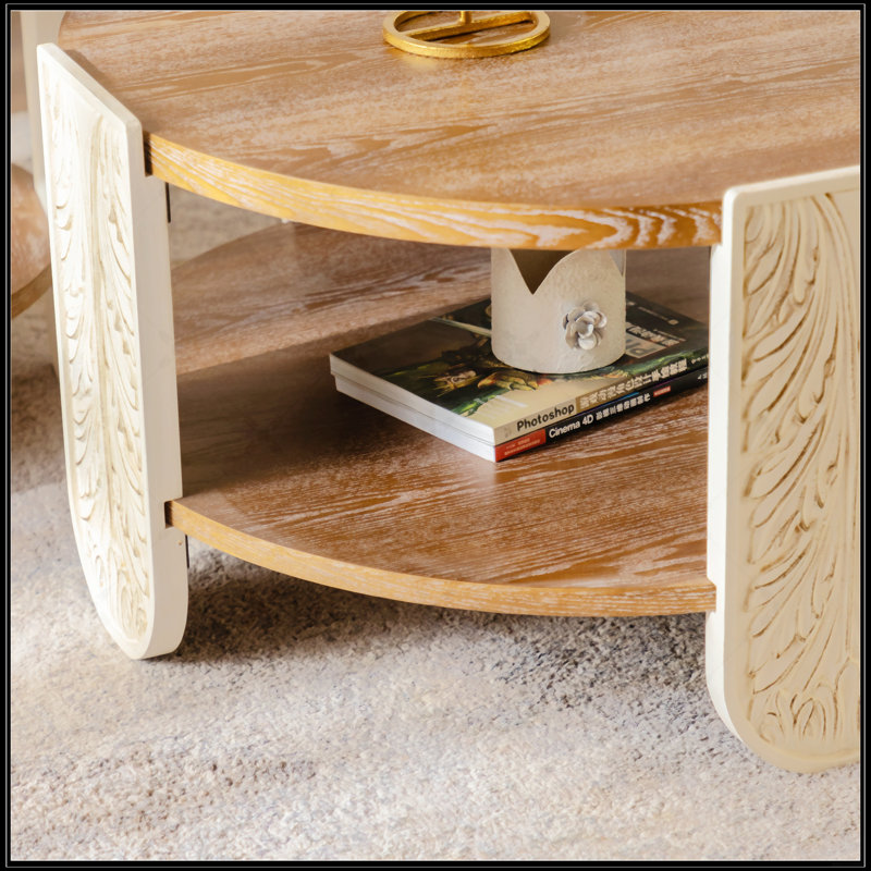 Table basse en bois sculpté