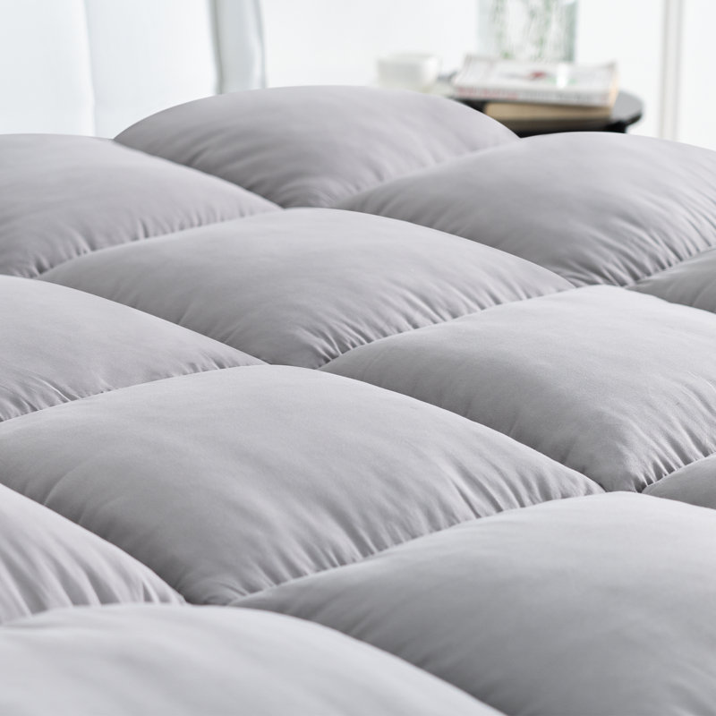 Surmatelas en duvet synthétique moelleux de 4 po Lovette, surmatelas avec sangles élastiques, certifié OEKO-TEX®, Grand, Gris